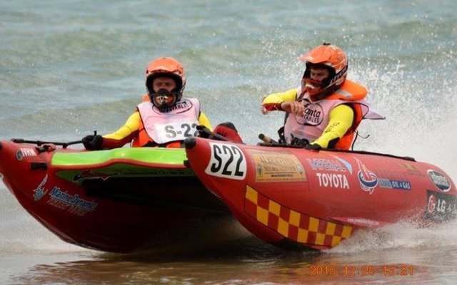   Ruben Scholtz en Luhanne Koen in aksie op hul boot
